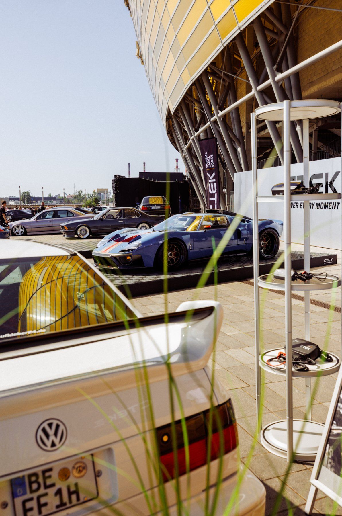 Ford GT by Ruffiancars auf der Drehbühne bei Ultrace Gdansk – Eventfotografie