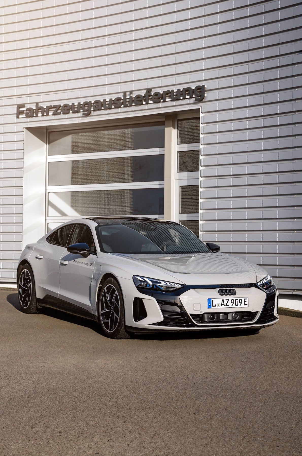 Audi RS e-tron GT Auslieferung bei Audi Leipzig – Automobilfotografie von lariishot