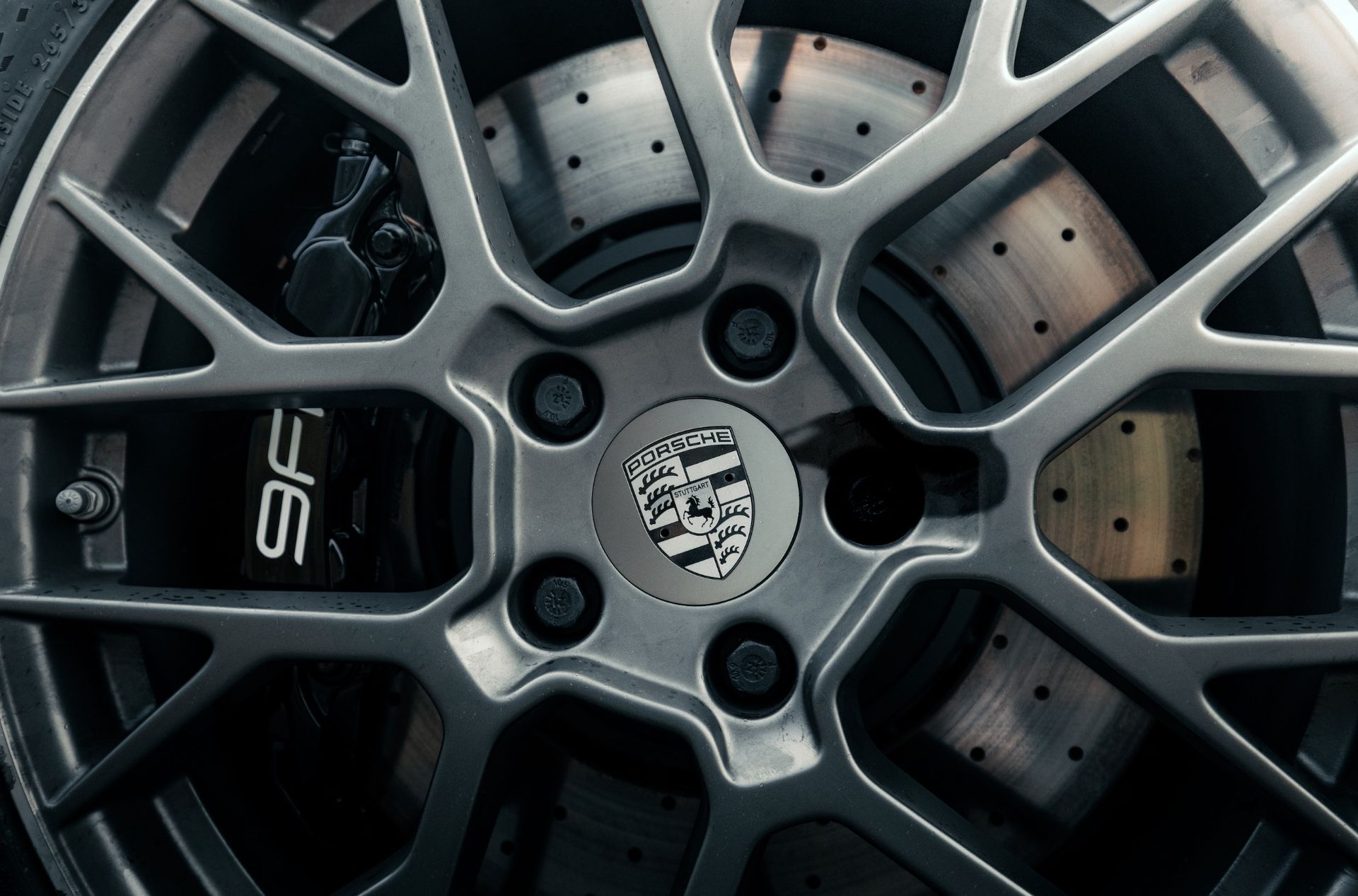 Porsche 9FF — Bremse – Automobilfotografie von lariishot