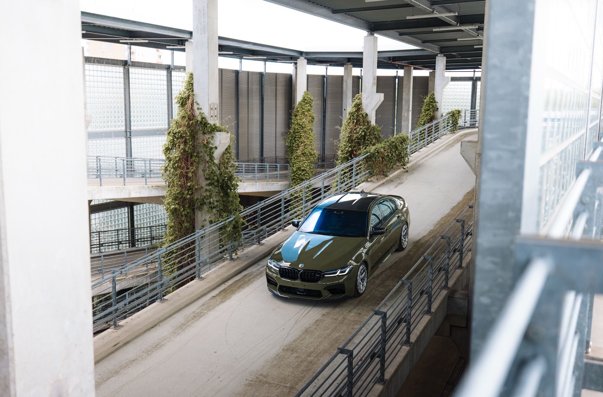 SUV — Luftbild – Automobilfotografie von lariishot