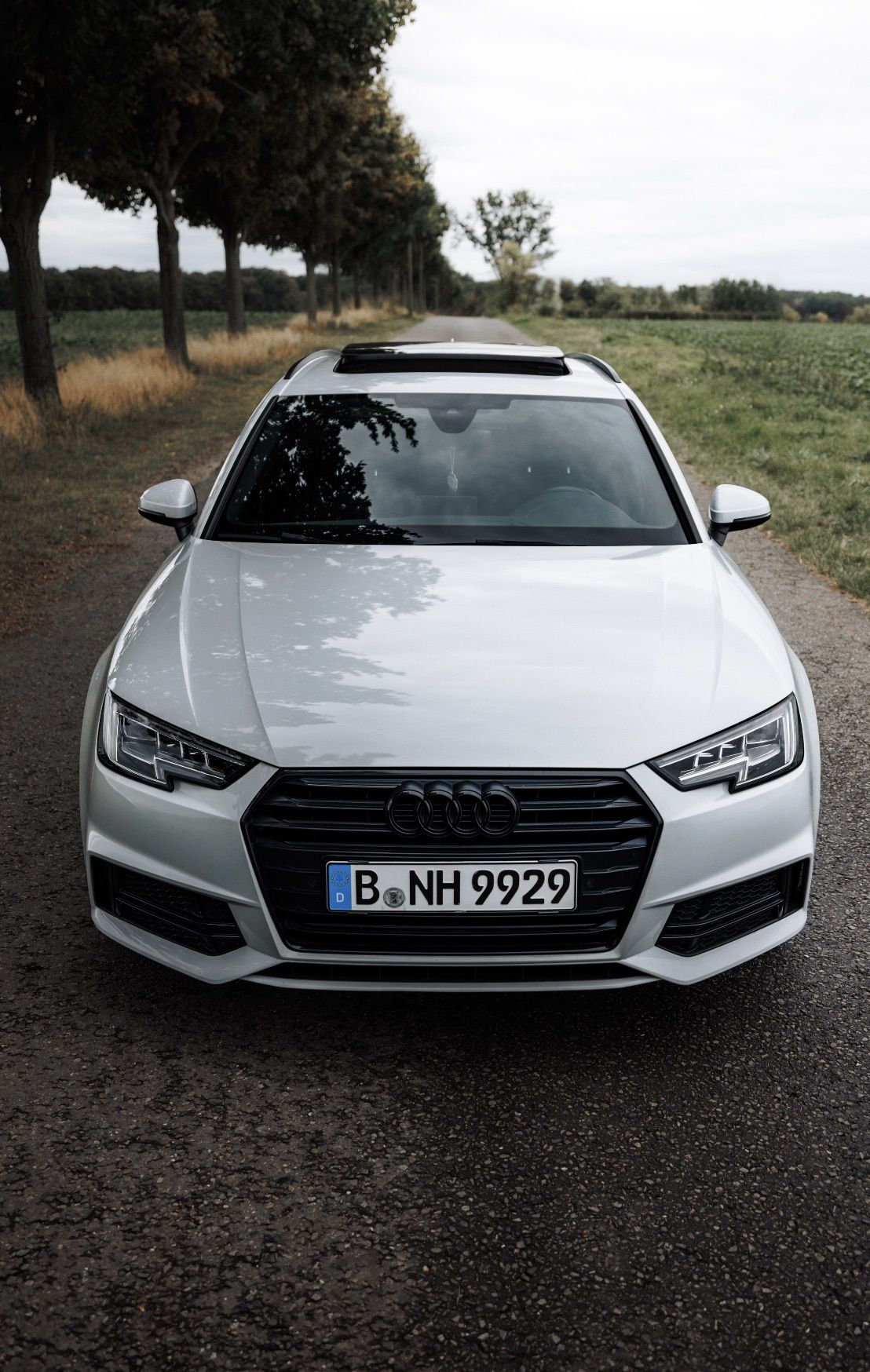 Audi A4 — Lenkrad – Automobilfotografie von lariishot