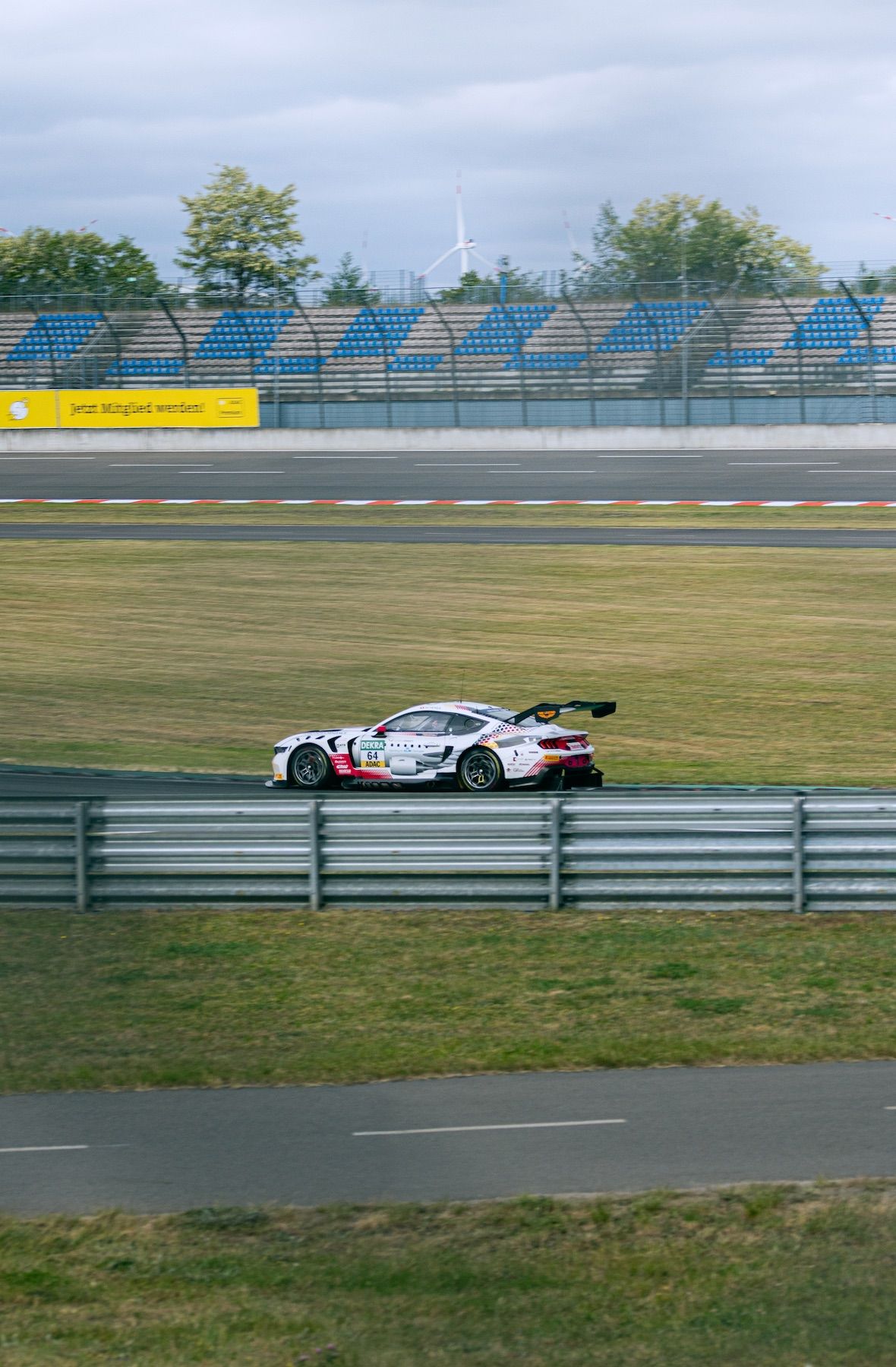 Ford Mustang GT3 #64 – Motorsportfotografie von lariishot