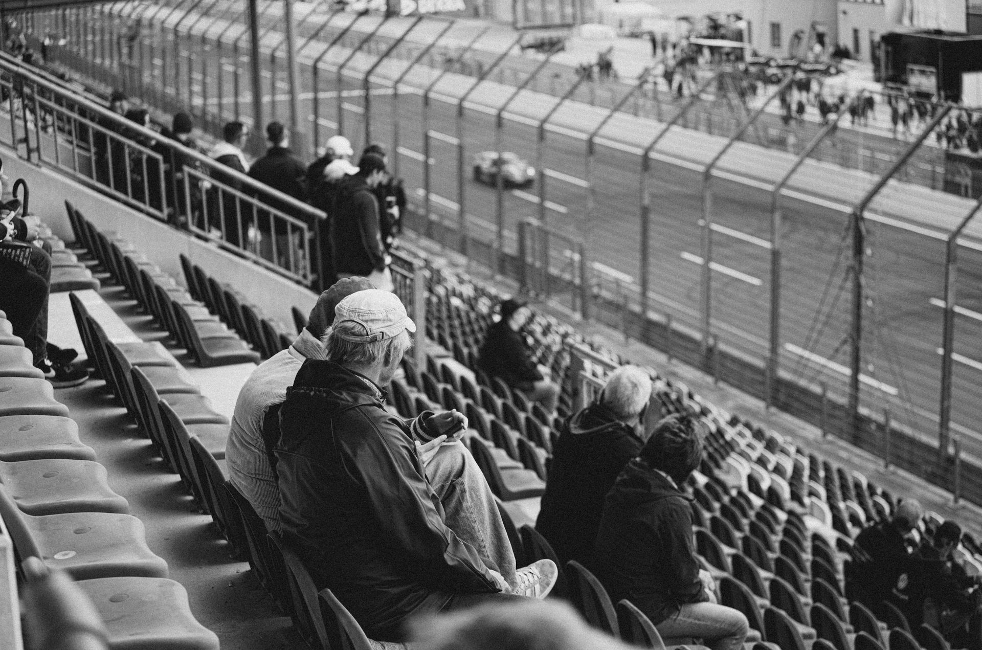 Tribüne — Zuschauer – Motorsportfotografie von lariishot
